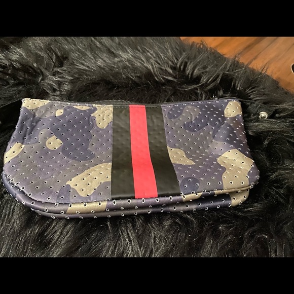NWT! Green camo with stripe neoprene makeup bag - Picture 1 of 6